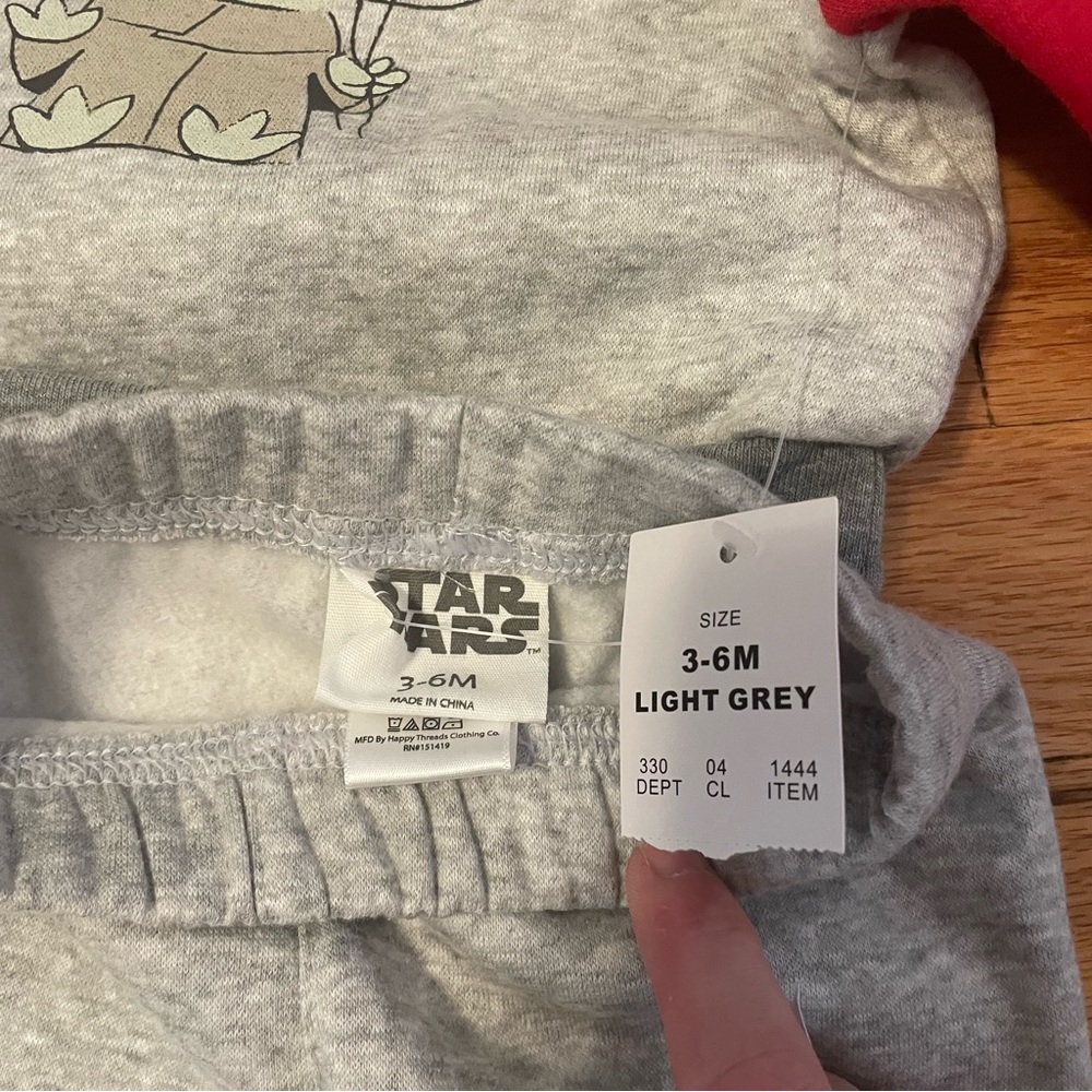 Star Wars Mandalorian gray matching sweatshirt and pant set new with tags - Picture 6 of 6